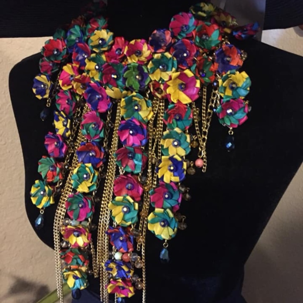 Beautiful new floral necklace